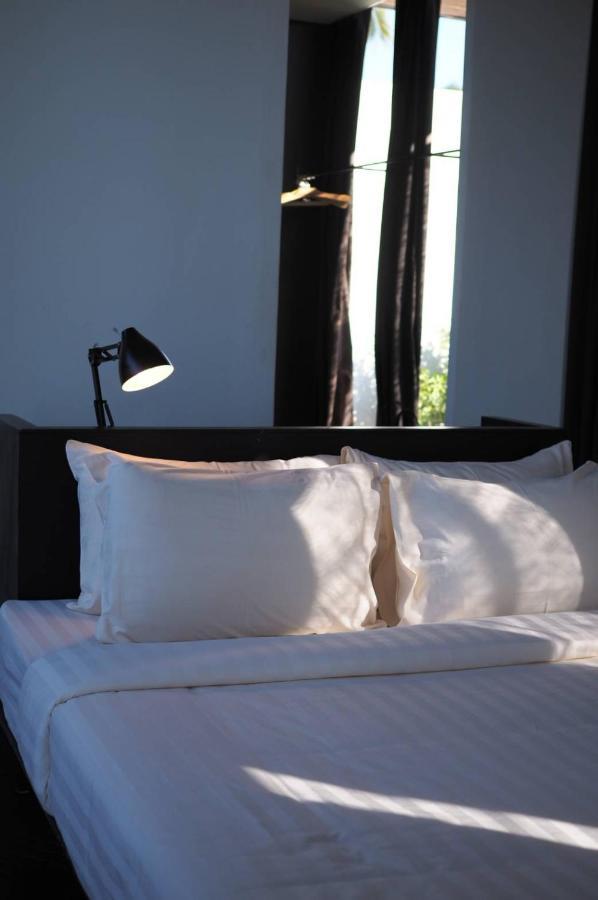 Deepspace Cabin On Quiet Beach Koh Lanta Exterior photo